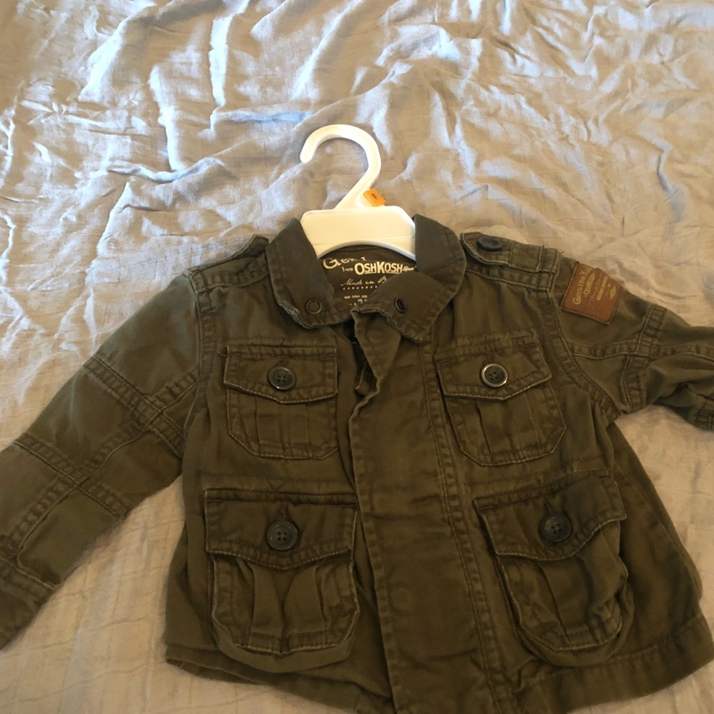 Olive green utility jacket with style!